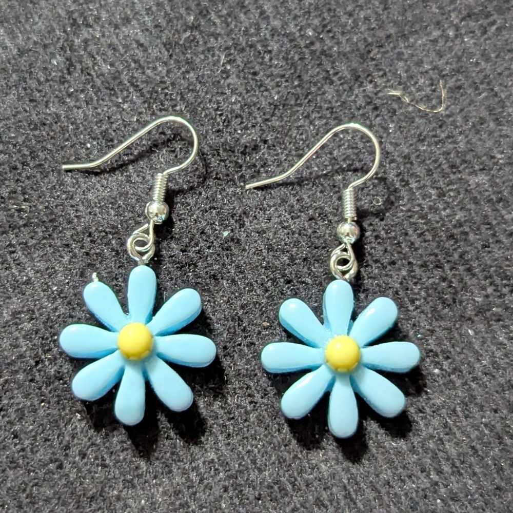 Silver Tone Blue And Yellow Daisy Flower Lightweight Dangle Statement Earrings
